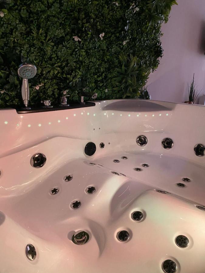 Sweet love exotique by Locations_lepuyenvelay Brives-Charensac Extérieur photo